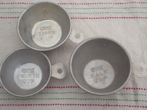 photo of vintage metal measuring cups & measuring spoons, kitchen measures set  #4