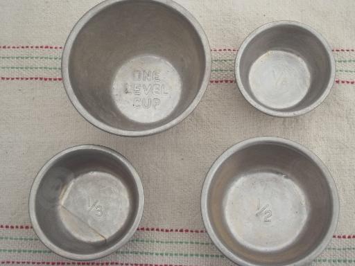 photo of vintage metal measuring cups & measuring spoons, kitchen measures set  #6