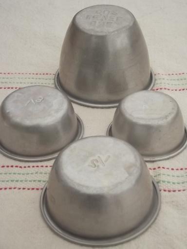 photo of vintage metal measuring cups & measuring spoons, kitchen measures set  #7