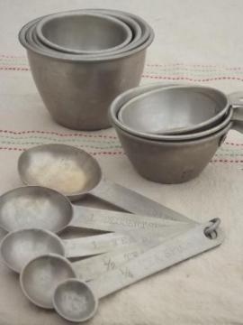 catalog photo of vintage metal measuring cups & measuring spoons, kitchen measures set 