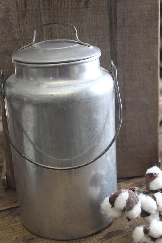 photo of vintage metal milk pail or cream can, one gallon aluminum bucket w/ lid, wire handle #2