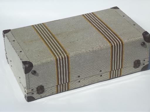 photo of vintage metal suitcase, retro 1940s tin litho picnic box or carrying case #3