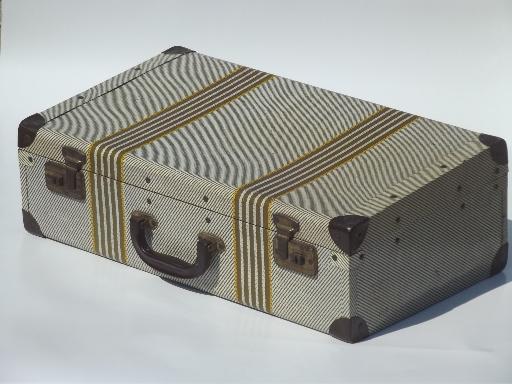 photo of vintage metal suitcase, retro 1940s tin litho picnic box or carrying case #6