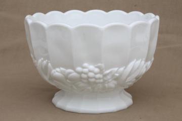 catalog photo of vintage milk glass centerpiece, large fruit bowl Della Robbia banana fruits pattern