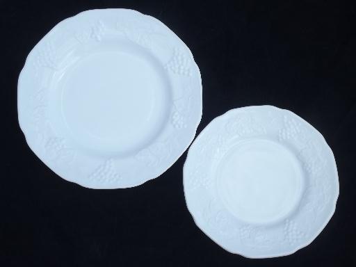 photo of vintage milk glass dishes set for 4, Indiana harvest grapes milk glass #3