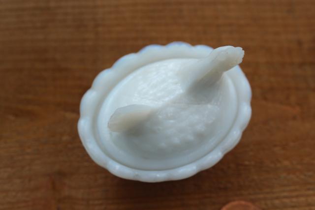 photo of vintage milk glass hen on nest, mini size novelty toy or collectible glass whimsy #2