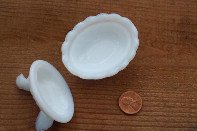 photo of vintage milk glass hen on nest, mini size novelty toy or collectible glass whimsy #3