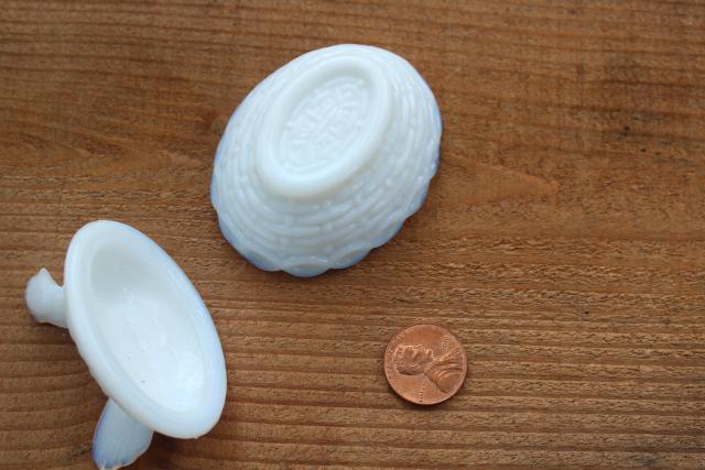 photo of vintage milk glass hen on nest, mini size novelty toy or collectible glass whimsy #4