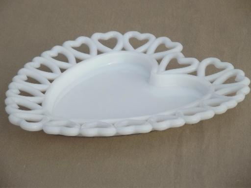photo of vintage milk glass tray or plate w/ hearts border, Westmoreland heart pattern  #2
