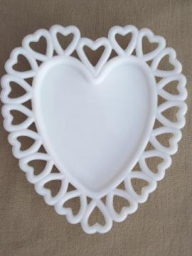 catalog photo of vintage milk glass tray or plate w/ hearts border, Westmoreland heart pattern 