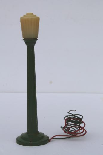 photo of vintage miniature electric street light cast metal toy, Lionel model train accessory  #1