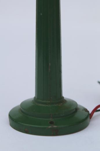 photo of vintage miniature electric street light cast metal toy, Lionel model train accessory  #5