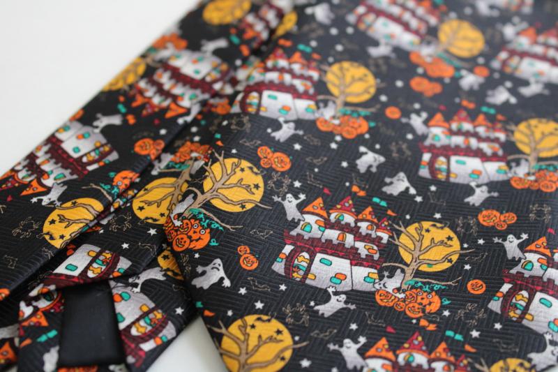 photo of vintage necktie, Halloween print polyester Korea, novelty holiday costume tie #2