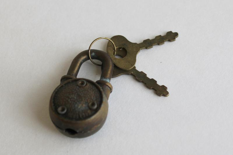 photo of vintage padlock marked Hong Kong, tiny metal lock w/ keys for diary or jewelry box #1