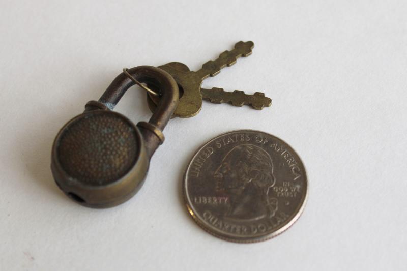 photo of vintage padlock marked Hong Kong, tiny metal lock w/ keys for diary or jewelry box #2