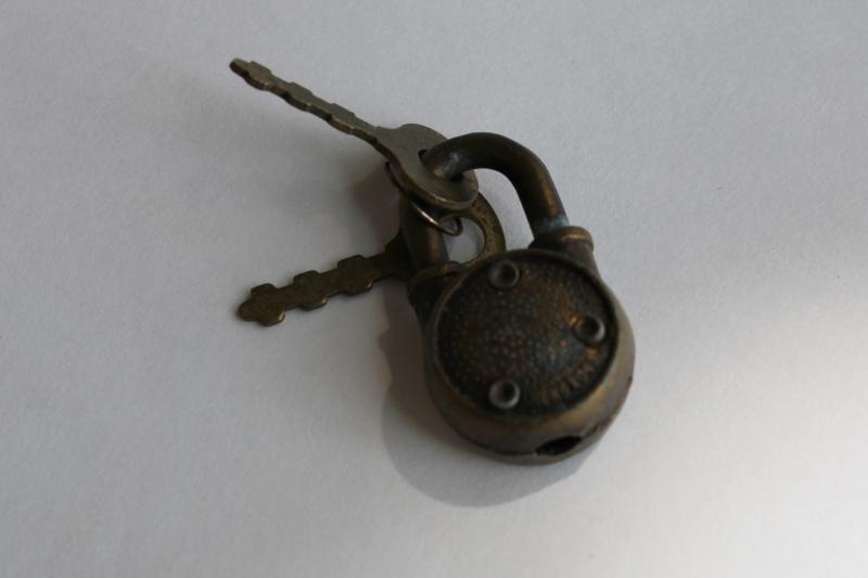 photo of vintage padlock marked Hong Kong, tiny metal lock w/ keys for diary or jewelry box #4