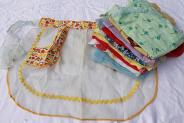 catalog photo of vintage party apron lot, retro hostess aprons in sheer organdy & pretty print cotton fabric