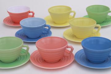 catalog photo of vintage pastel colors Hazel Atlas Moderntone platonite glass tea or coffee cups & saucers