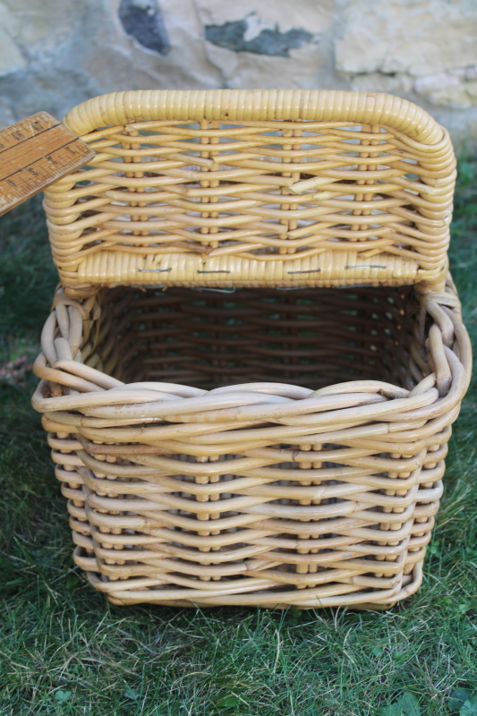 photo of vintage picnic basket, hinged lid picnic hamper, small sturdy sewing basket  #2