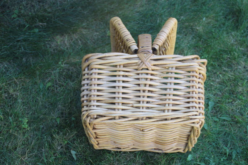 photo of vintage picnic basket, hinged lid picnic hamper, small sturdy sewing basket  #3