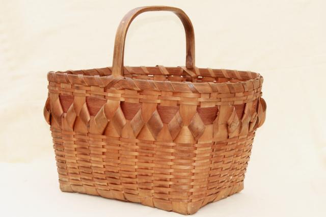 photo of vintage picnic basket or market basket, old Winnebago Indian basket from Wisconsin #5