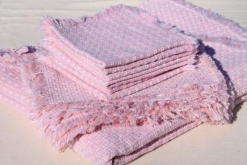 catalog photo of vintage pink & white heavy cotton weave handwoven homespun type tablecloth, placemats & napkins