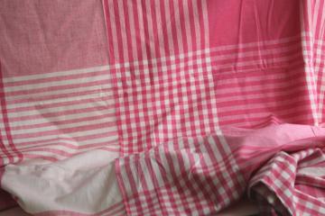 catalog photo of vintage pink & white woven plaid cotton fabric for retro kitchen linens or tablecloth