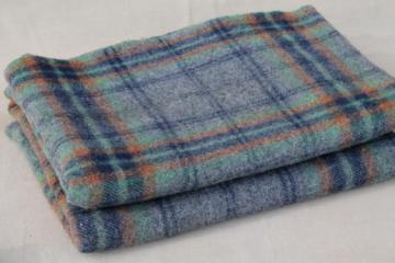 catalog photo of vintage plaid wool camp blanket, rustic primitive bunk or bed blanket for cabin or lodge