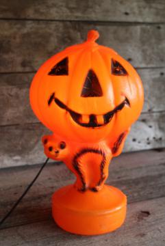 catalog photo of vintage plastic blow mold Halloween jack-o-lantern pumpkin & cat electric light window decor