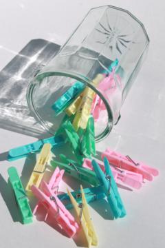catalog photo of vintage plastic clothespins, spring clip clothespin lot, pastel baby candy colors