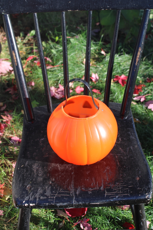 photo of vintage plastic pumpkin jack o-lantern trick or treat pail 1980 Carolina Enterprises #3