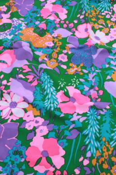 catalog photo of vintage poly crepe fabric w/ 60s psychedelic flower print, retro polyester!