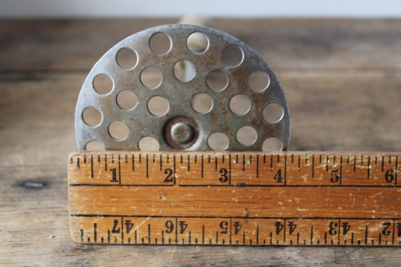 photo of vintage potato masher w/ sturdy wood handle, round dasher shape primitive old kitchen tool  #2