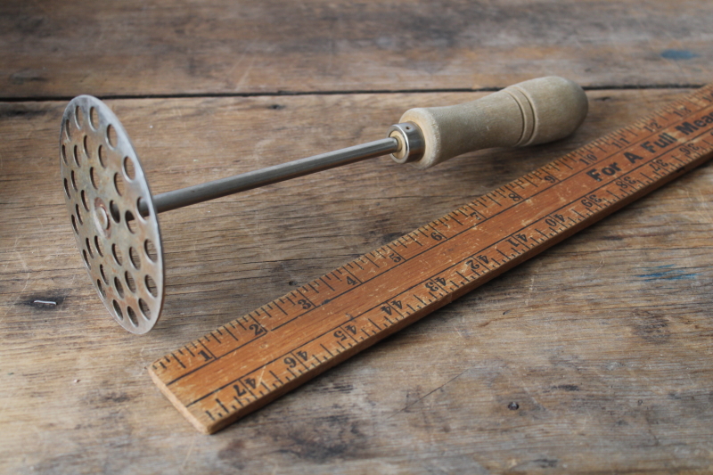 photo of vintage potato masher w/ sturdy wood handle, round dasher shape primitive old kitchen tool  #4