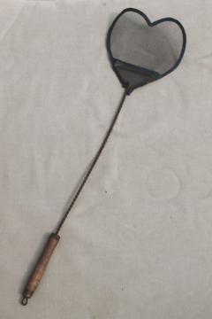 catalog photo of vintage primitive heart fly swatter, old wood handle w/ wire window screen heart