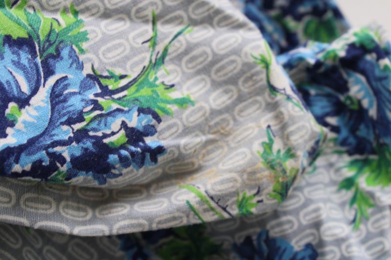 photo of vintage print cotton feed sack fabric, blue poppies floral on grey & white #4
