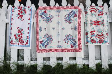 catalog photo of vintage print cotton kitchen tablecloth & dish towels, red, light blue, mint green 