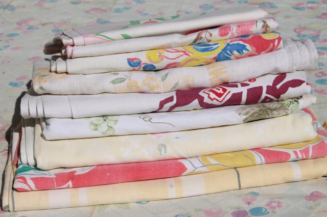 photo of vintage print cotton tablecloths, retro 40s 50s kitchen tablecloth lot #1