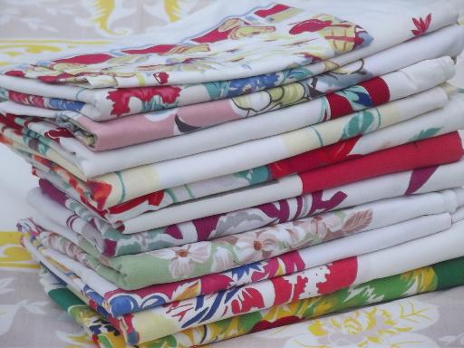 photo of vintage print cotton tablecloths, retro 40s 50s kitchen tableloth lot #1