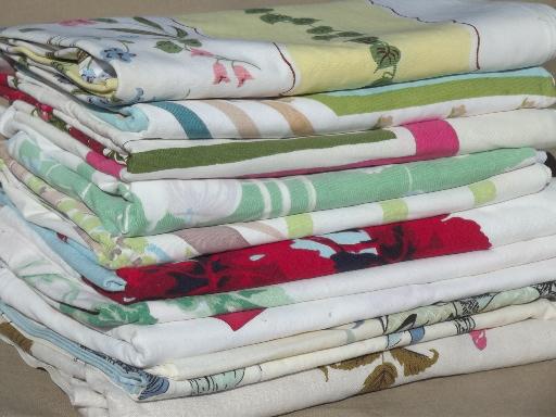 photo of vintage print cotton tablecloths, retro 40s 50s kitchen tableloth lot  #1