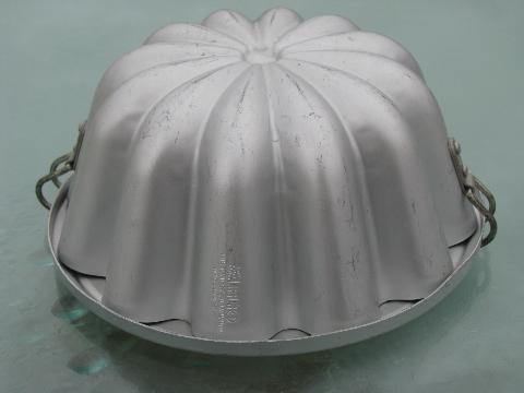 photo of vintage pudding or jello mold, fluted shape aluminum mold w/ cover #1