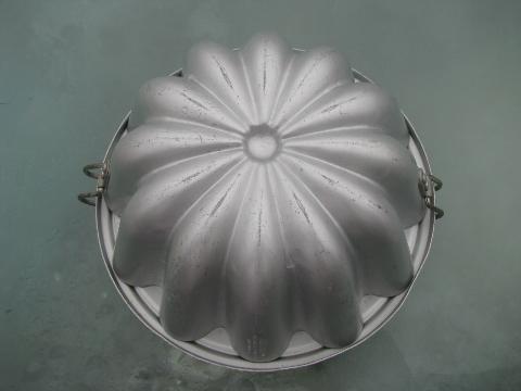 photo of vintage pudding or jello mold, fluted shape aluminum mold w/ cover #2