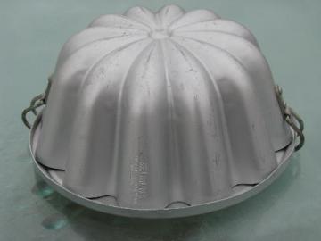 catalog photo of vintage pudding or jello mold, fluted shape aluminum mold w/ cover