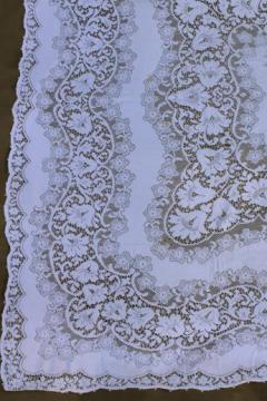 catalog photo of vintage quaker lace type cotton tablecloth lot, shabby tablecloths or cutters