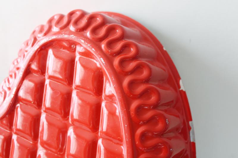 photo of vintage quilted heart shape cake baking pan or jello mold, red enamel metal #3