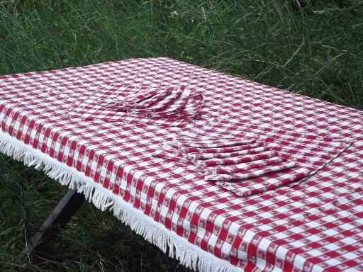 photo of vintage red and white cotton kitchen or picnic tablecloth and napkins lot #1