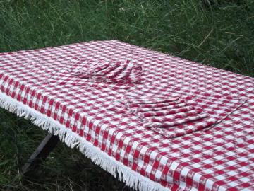 catalog photo of vintage red and white cotton kitchen or picnic tablecloth and napkins lot