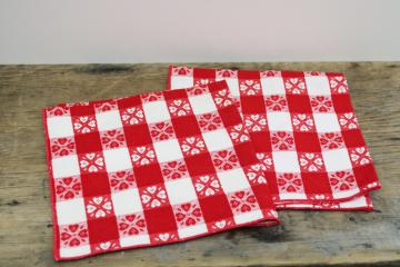 catalog photo of vintage red & white checked cloth napkins, hearts gingham print cotton fabric