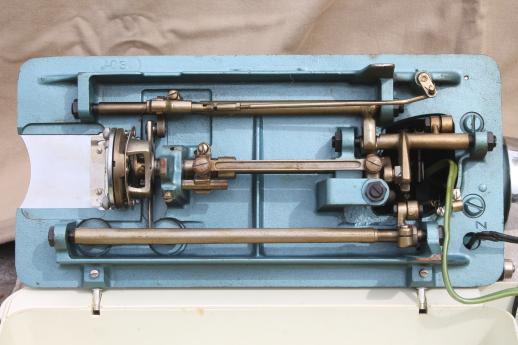 photo of vintage retro colors zig-zag sewing machine w/case & manual, Alden's De Luxe #2