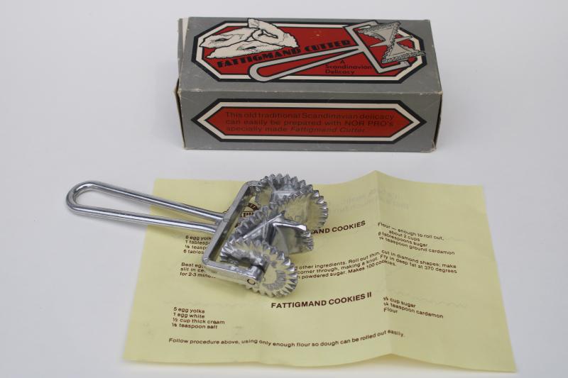 photo of vintage rolling cookie cutter Norwegian fattigmand cookies roller w/ box, recipes #1